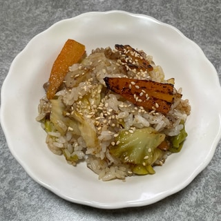 肉野菜炒めの残りを使って炒飯